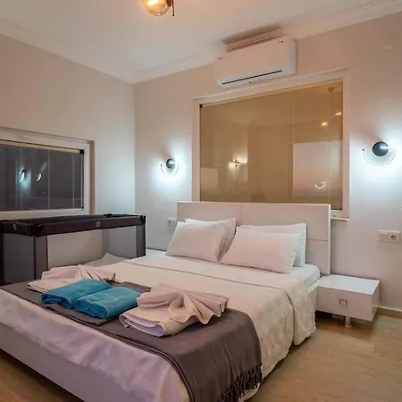 Villa Fantastic Kalkan With Heated Infinity Pool & Amazing Sea Views *