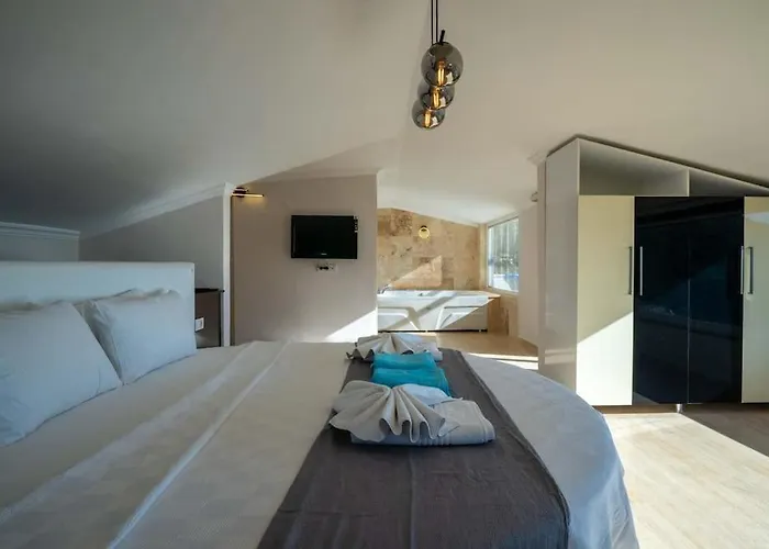 Villa Fantastic Kalkan With Heated Infinity Pool & Amazing Sea Views *